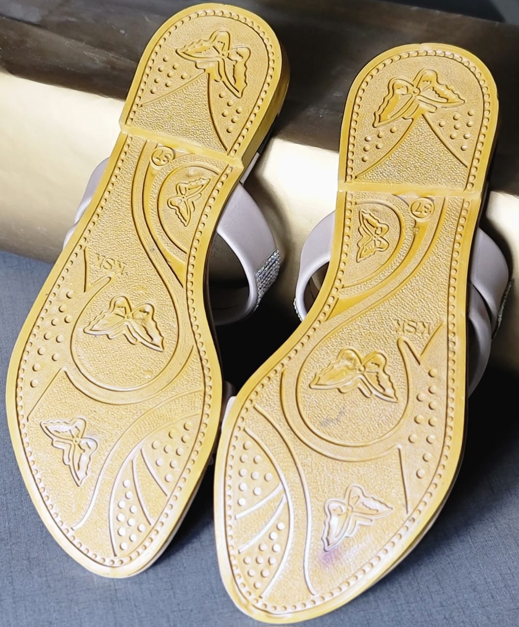 fluffy softy thumbfly slipper.Mavi Pakistan