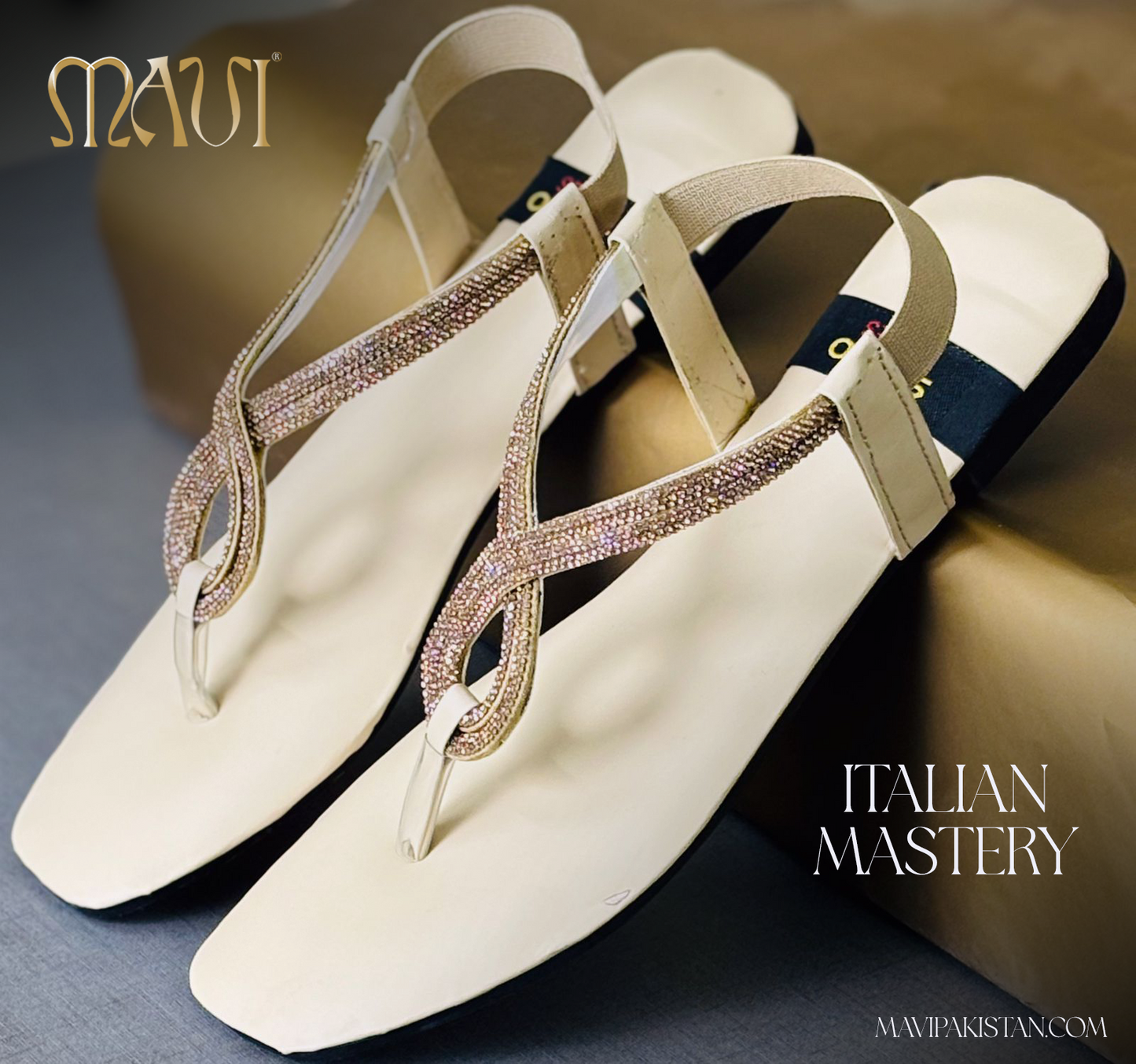 round luxury creamy slippers - MAVI